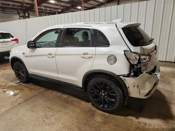 JA4AR3AU4JU014842 2018 MITSUBISHI OUTLANDER - Image 2