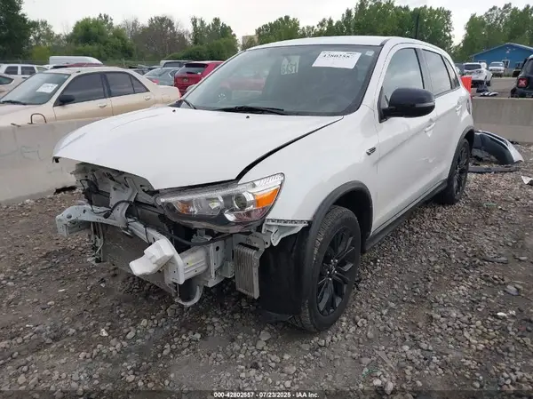 JA4AR3AU4JU015909 2018 MITSUBISHI OUTLANDER - Image 2