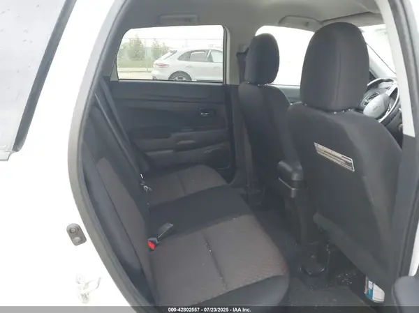 JA4AR3AU4JU015909 2018 MITSUBISHI OUTLANDER - Image 8