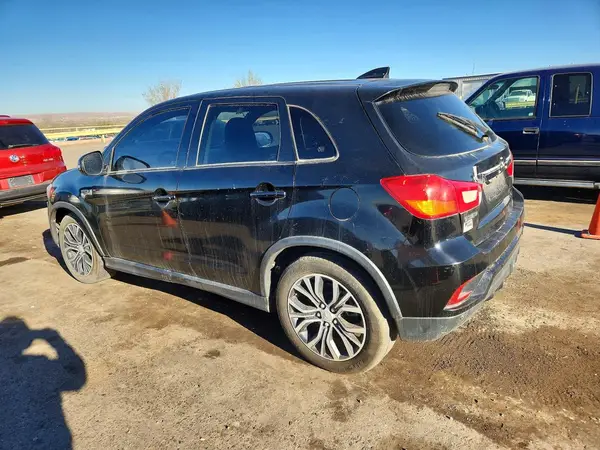 JA4AR3AU4JU018566 2018 MITSUBISHI OUTLANDER - Image 2