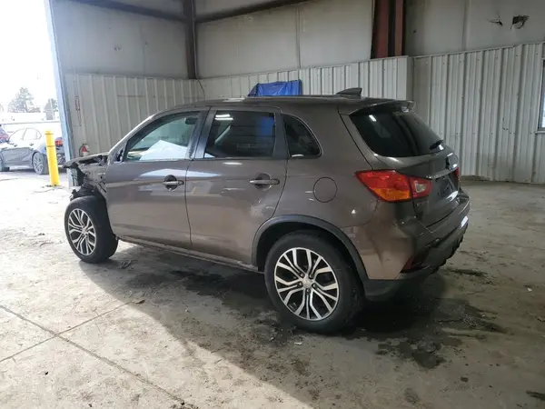 JA4AR3AU4JU018762 2018 MITSUBISHI OUTLANDER - Image 2