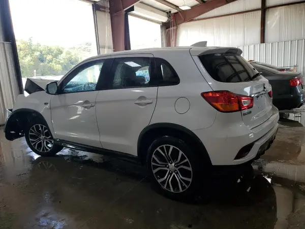 JA4AR3AU4JU022990 2018 MITSUBISHI OUTLANDER - Image 2