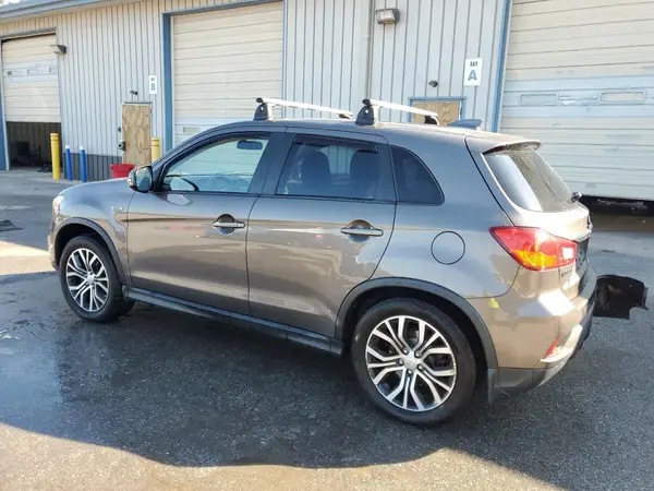 JA4AR3AU4JU023363 2018 MITSUBISHI OUTLANDER - Image 2