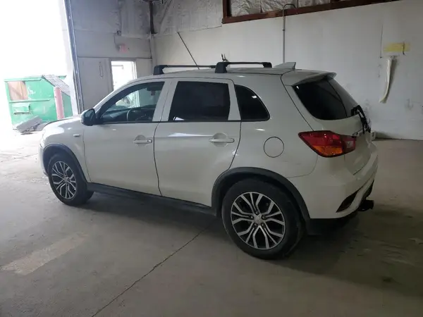 JA4AR3AU4JZ009420 2018 MITSUBISHI OUTLANDER - Image 2