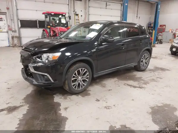 JA4AR3AU4JZ012592 2018 MITSUBISHI OUTLANDER - Image 2