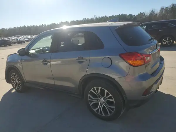 JA4AR3AU4JZ016402 2018 MITSUBISHI OUTLANDER - Image 2
