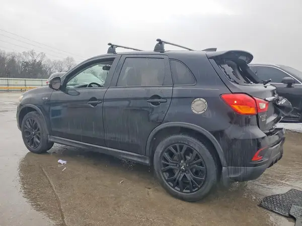 JA4AR3AU4JZ021812 2018 MITSUBISHI OUTLANDER - Image 2