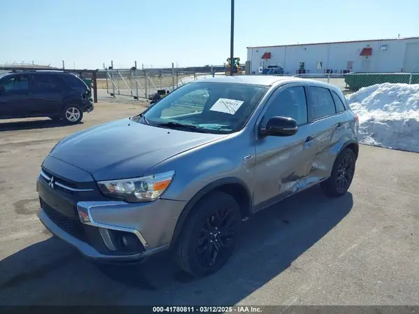 JA4AR3AU4JZ026766 2018 MITSUBISHI OUTLANDER - Image 2