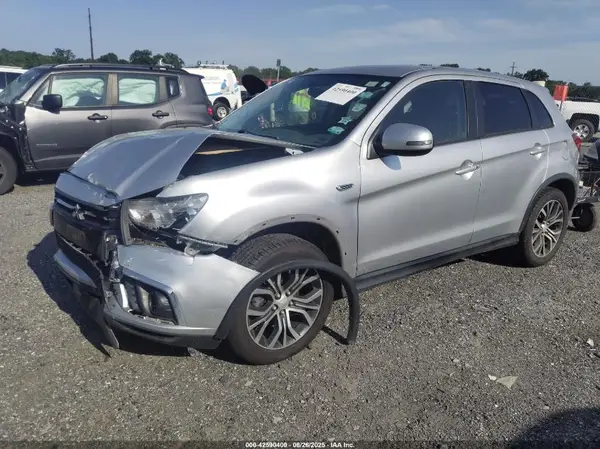 JA4AR3AU4JZ028176 2018 MITSUBISHI OUTLANDER - Image 2