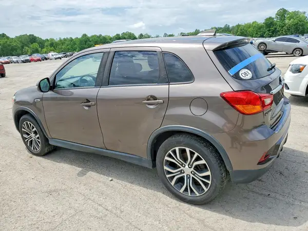 JA4AR3AU4JZ028937 2018 MITSUBISHI OUTLANDER - Image 2