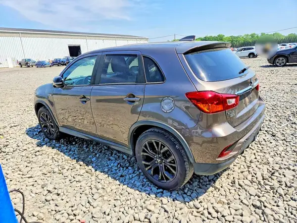 JA4AR3AU4JZ028940 2018 MITSUBISHI OUTLANDER - Image 2
