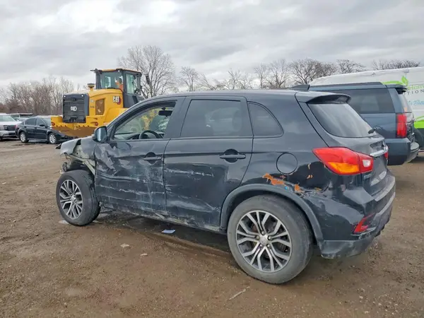 JA4AR3AU4JZ030011 2018 MITSUBISHI OUTLANDER - Image 2