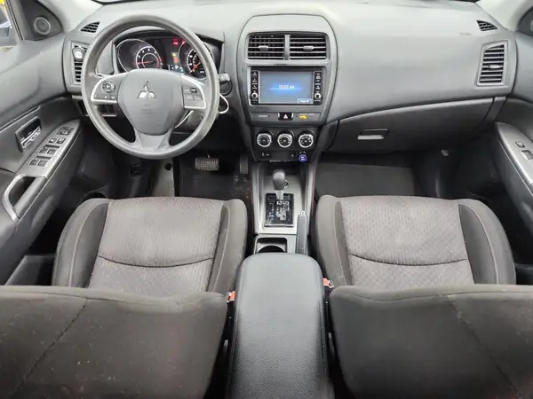 JA4AR3AU4JZ033555 2018 MITSUBISHI OUTLANDER - Image 8