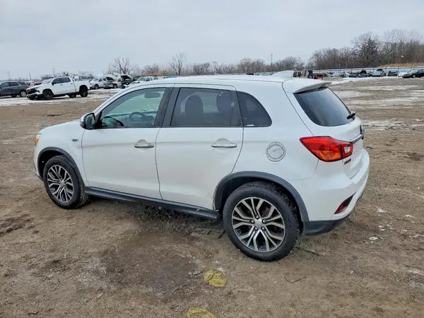 JA4AR3AU4KU000747 2019 MITSUBISHI OUTLANDER - Image 2