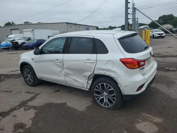 JA4AR3AU4KU000828 2019 MITSUBISHI OUTLANDER - Image 2