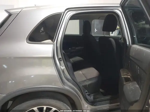 JA4AR3AU4KU024305 2019 MITSUBISHI OUTLANDER - Image 8