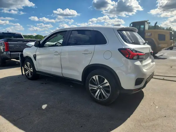 JA4AR3AU4LU001883 2020 MITSUBISHI OUTLANDER - Image 2