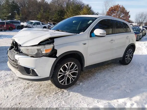 JA4AR3AU5HZ007766 2017 MITSUBISHI OUTLANDER - Image 2
