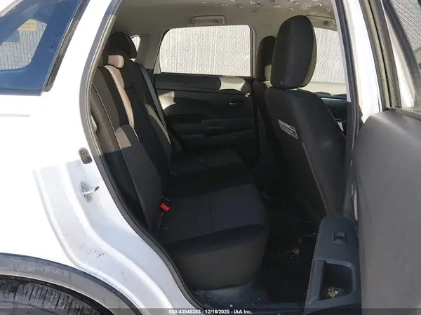 JA4AR3AU5HZ007766 2017 MITSUBISHI OUTLANDER - Image 8