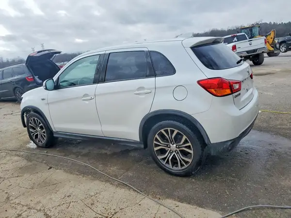 JA4AR3AU5HZ010943 2017 MITSUBISHI OUTLANDER - Image 2