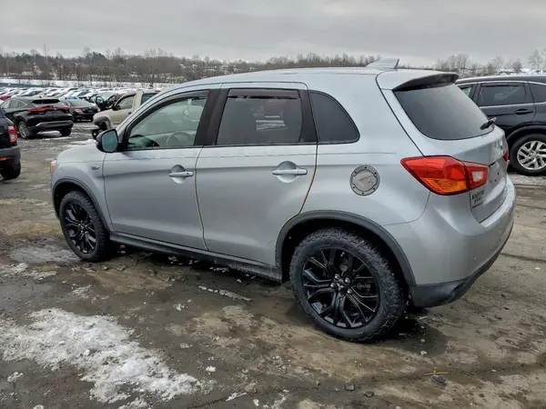 JA4AR3AU5HZ032781 2017 MITSUBISHI OUTLANDER - Image 2