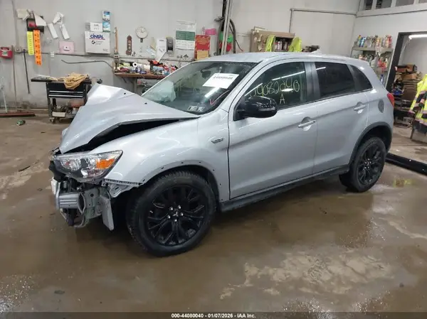 JA4AR3AU5HZ044946 2017 MITSUBISHI OUTLANDER - Image 2