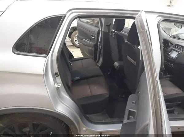 JA4AR3AU5HZ044946 2017 MITSUBISHI OUTLANDER - Image 8