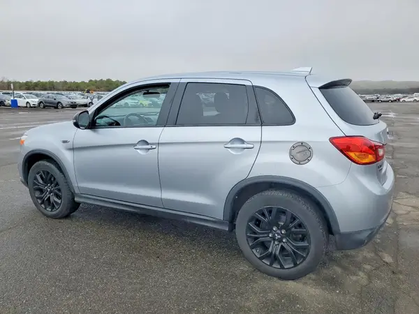 JA4AR3AU5HZ060919 2017 MITSUBISHI OUTLANDER - Image 2