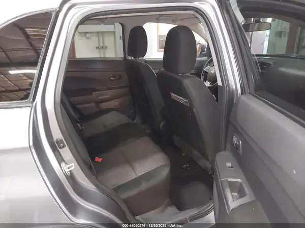 JA4AR3AU5HZ063612 2017 MITSUBISHI OUTLANDER - Image 8