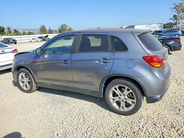 JA4AR3AU5HZ066686 2017 MITSUBISHI OUTLANDER - Image 2