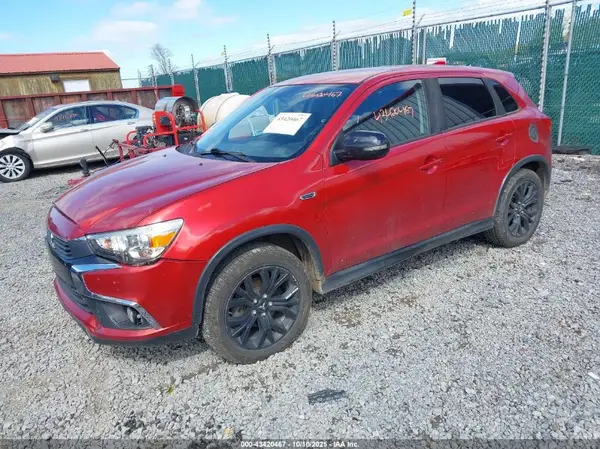 JA4AR3AU5HZ067563 2017 MITSUBISHI OUTLANDER - Image 2