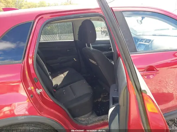 JA4AR3AU5HZ067563 2017 MITSUBISHI OUTLANDER - Image 8