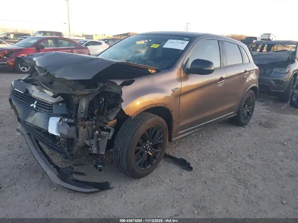 JA4AR3AU5HZ069359 2017 MITSUBISHI OUTLANDER - Image 2