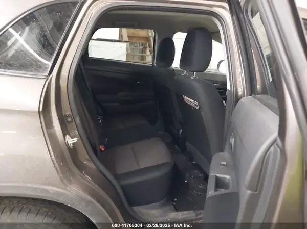 JA4AR3AU5HZ069376 2017 MITSUBISHI OUTLANDER - Image 8