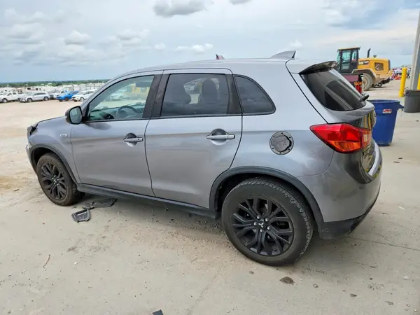 JA4AR3AU5HZ070205 2017 MITSUBISHI OUTLANDER - Image 2