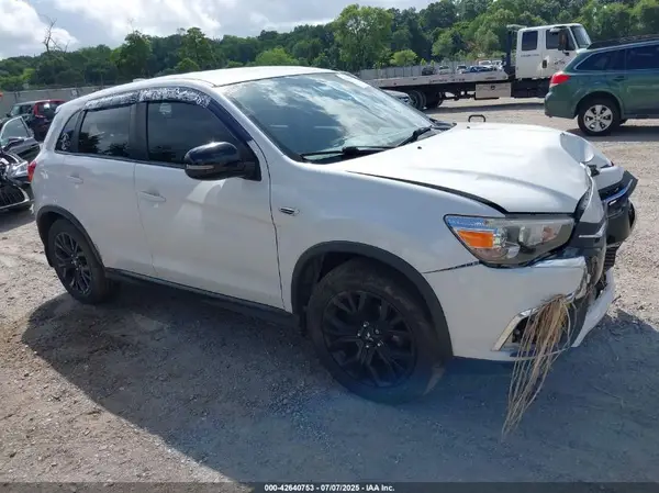 JA4AR3AU5JU004532 2018 MITSUBISHI OUTLANDER - Image 1