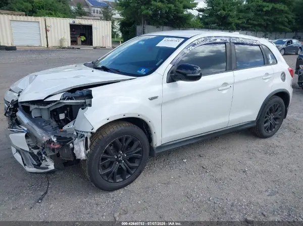 JA4AR3AU5JU004532 2018 MITSUBISHI OUTLANDER - Image 2