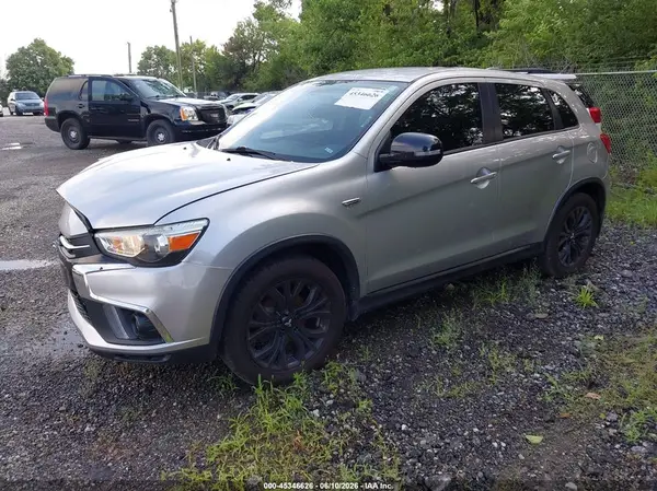 JA4AR3AU5JU004871 2018 MITSUBISHI OUTLANDER - Image 2