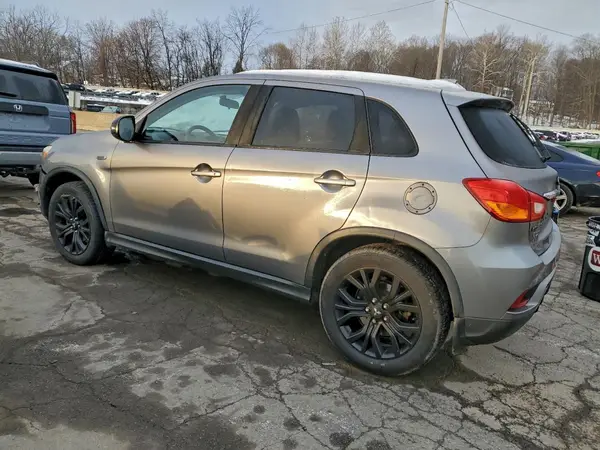 JA4AR3AU5JU005728 2018 MITSUBISHI OUTLANDER - Image 2