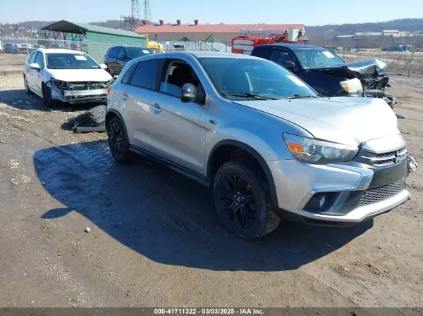 JA4AR3AU5JU007270 2018 MITSUBISHI OUTLANDER - Image 1