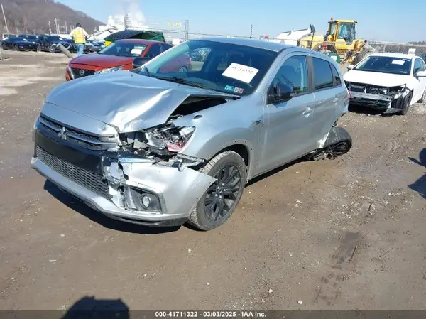 JA4AR3AU5JU007270 2018 MITSUBISHI OUTLANDER - Image 2