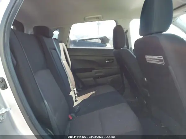 JA4AR3AU5JU007270 2018 MITSUBISHI OUTLANDER - Image 8