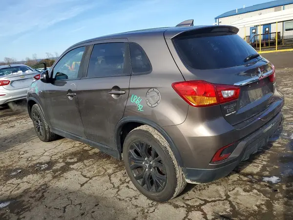 JA4AR3AU5JU008709 2018 MITSUBISHI OUTLANDER - Image 2