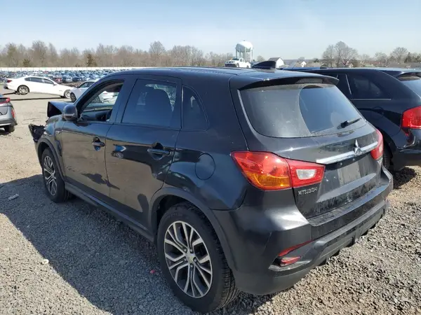 JA4AR3AU5JU012405 2018 MITSUBISHI OUTLANDER - Image 2