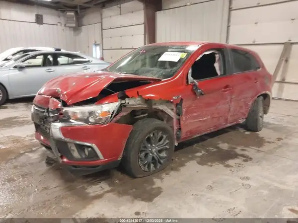 JA4AR3AU5JU012856 2018 MITSUBISHI OUTLANDER - Image 2