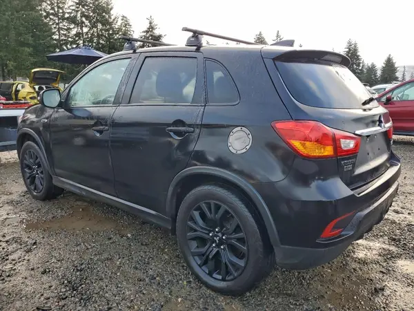 JA4AR3AU5JU015286 2018 MITSUBISHI OUTLANDER - Image 2