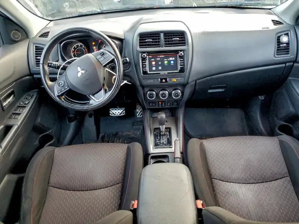 JA4AR3AU5JU015286 2018 MITSUBISHI OUTLANDER - Image 8