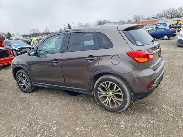 JA4AR3AU5JU018138 2018 MITSUBISHI OUTLANDER - Image 2