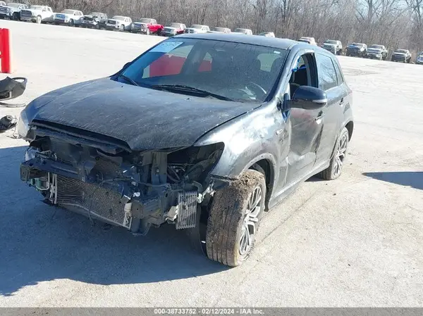 JA4AR3AU5JU020388 2018 MITSUBISHI OUTLANDER - Image 2