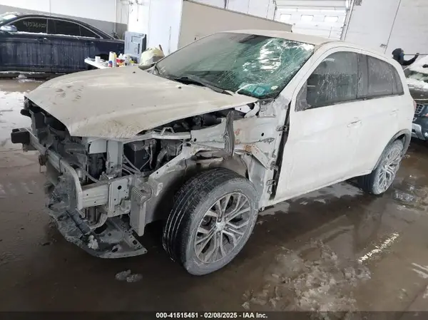 JA4AR3AU5JZ017915 2018 MITSUBISHI OUTLANDER - Image 2